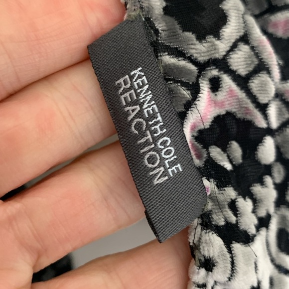 Kenneth Cole Reaction Velvet scarf - Picture 6 of 6